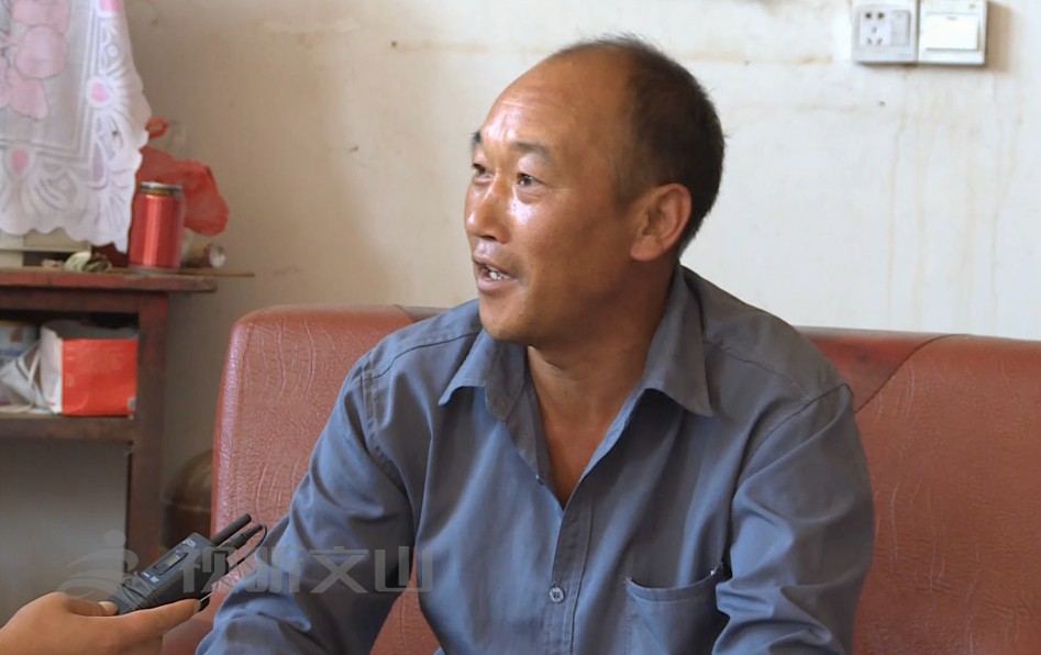 在杨光洪的带领下,落母村发生了天翻地覆的变化.