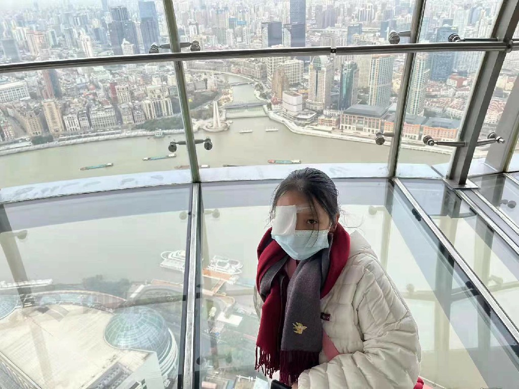 感谢上海好心人12岁麻栗坡女孩完成光明心愿