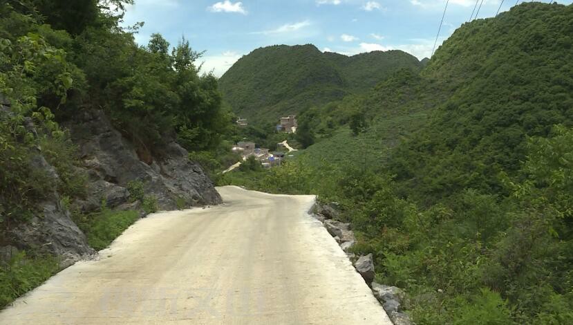 广南黑支果乡宝武集团帮我们修通了致富路