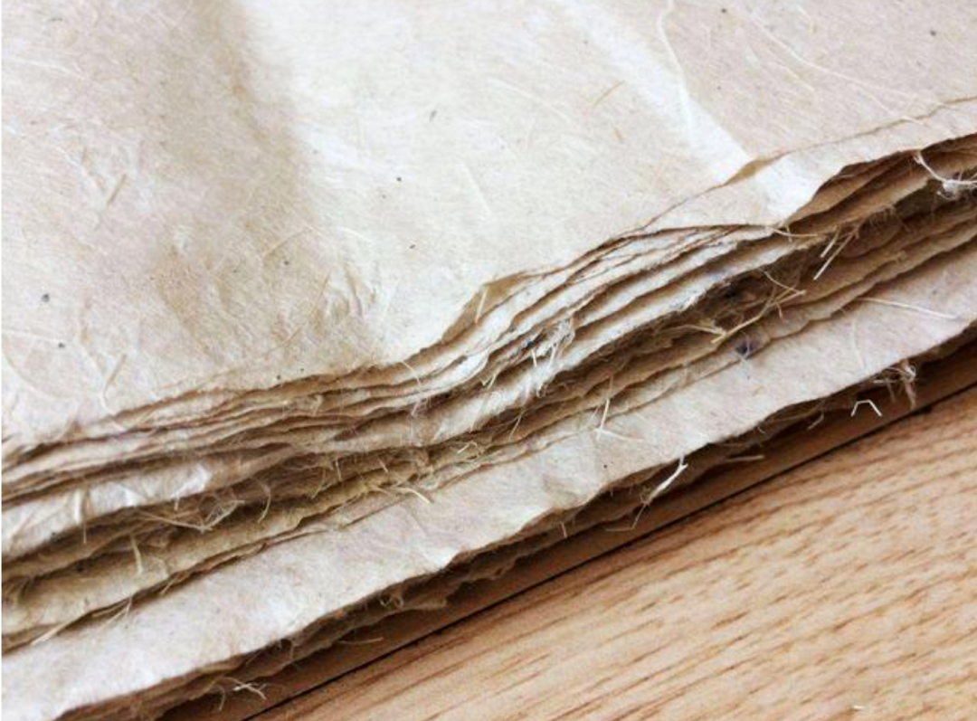 "纸裘",顾名思义,它是用楮,藤纸等纸张制作而成的衣物,自魏晋出现,至